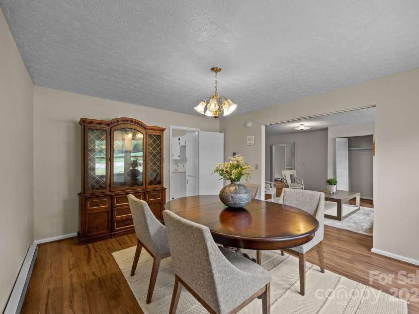 90 Knob Hill Road, Asheville, NC 28806.  MLS# CAR4265903, YatesRealty ID 29849. 