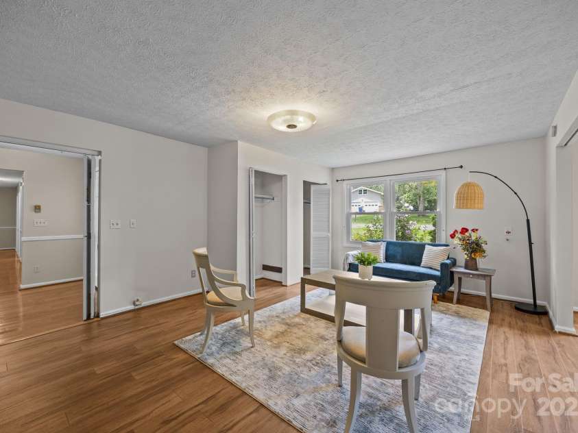 90 Knob Hill Road, Asheville, NC 28806.  MLS# CAR4265903, YatesRealty ID 29849. 