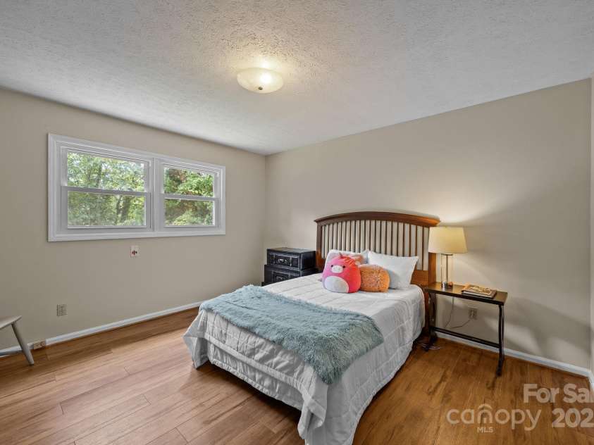 90 Knob Hill Road, Asheville, NC 28806.  MLS# CAR4265903, YatesRealty ID 29849. 