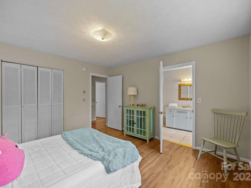 90 Knob Hill Road, Asheville, NC 28806.  MLS# CAR4265903, YatesRealty ID 29849. 