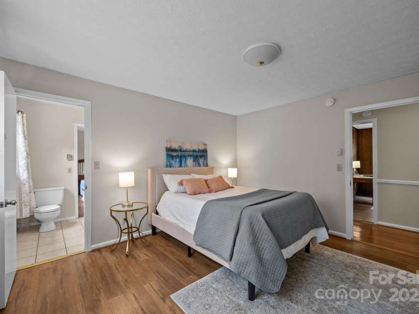 90 Knob Hill Road, Asheville, NC 28806.  MLS# CAR4265903, YatesRealty ID 29849. 