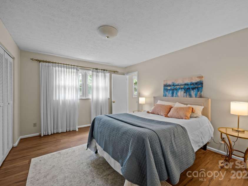 90 Knob Hill Road, Asheville, NC 28806.  MLS# CAR4265903, YatesRealty ID 29849. 