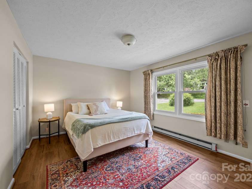 90 Knob Hill Road, Asheville, NC 28806.  MLS# CAR4265903, YatesRealty ID 29849. 