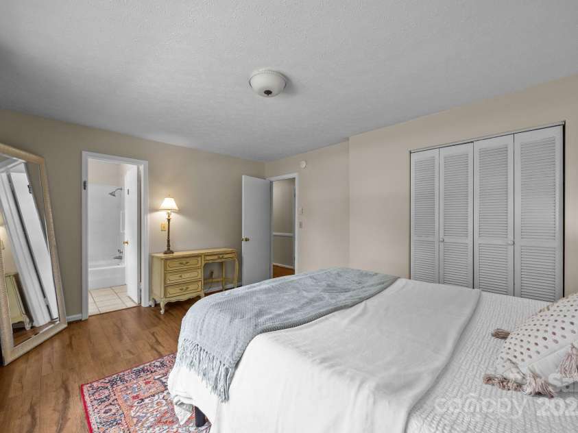 90 Knob Hill Road, Asheville, NC 28806.  MLS# CAR4265903, YatesRealty ID 29849. 