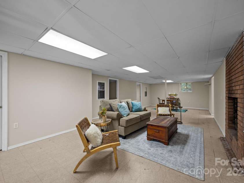 90 Knob Hill Road, Asheville, NC 28806.  MLS# CAR4265903, YatesRealty ID 29849. 