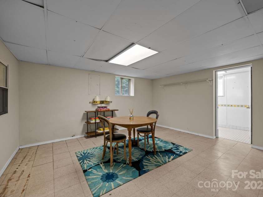 90 Knob Hill Road, Asheville, NC 28806.  MLS# CAR4265903, YatesRealty ID 29849. 