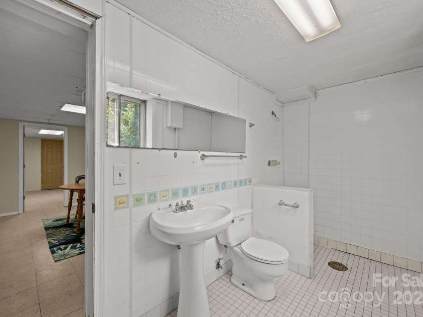 90 Knob Hill Road, Asheville, NC 28806.  MLS# CAR4265903, YatesRealty ID 29849. 