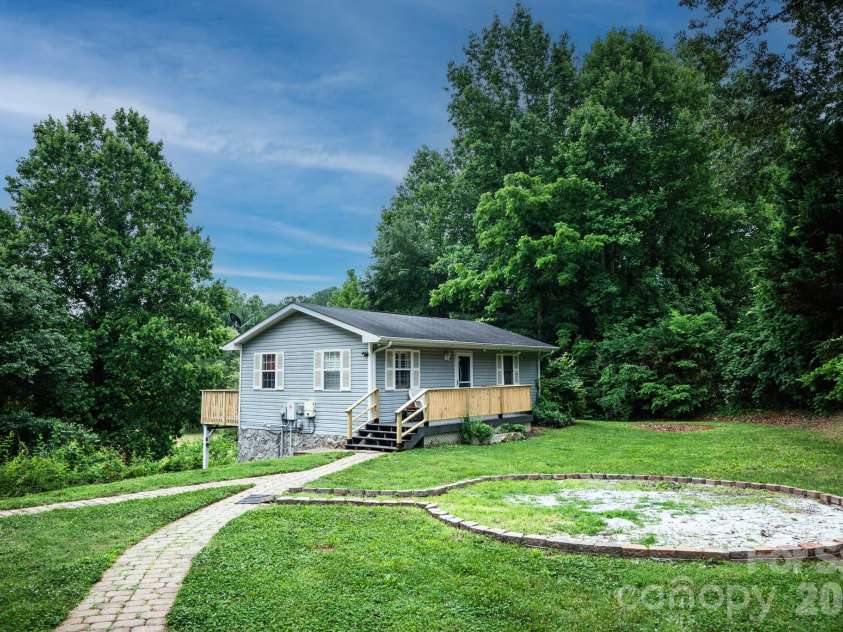 3122 Zion Church Road, Hickory, NC 28602.  MLS# CAR4392212, YatesRealty ID 29850. 