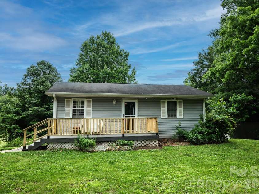 3122 Zion Church Road, Hickory, NC 28602.  MLS# CAR4392212, YatesRealty ID 29850. 