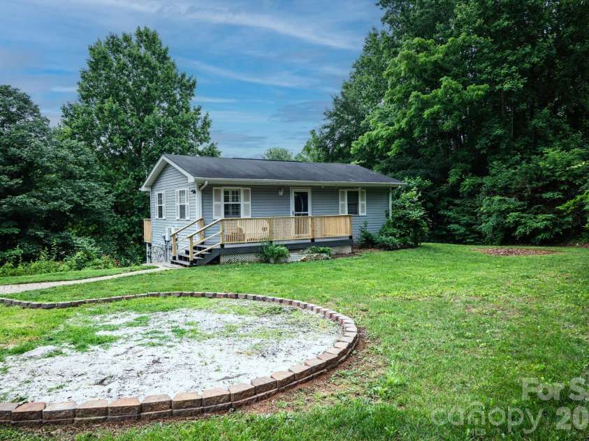 3122 Zion Church Road, Hickory, NC 28602.  MLS# CAR4392212, YatesRealty ID 29850. 