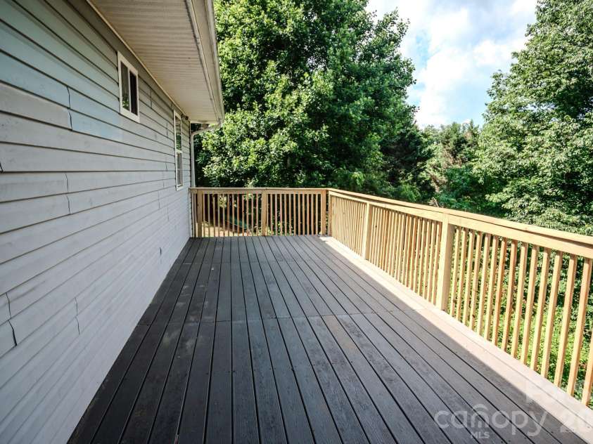 3122 Zion Church Road, Hickory, NC 28602.  MLS# CAR4392212, YatesRealty ID 29850. 