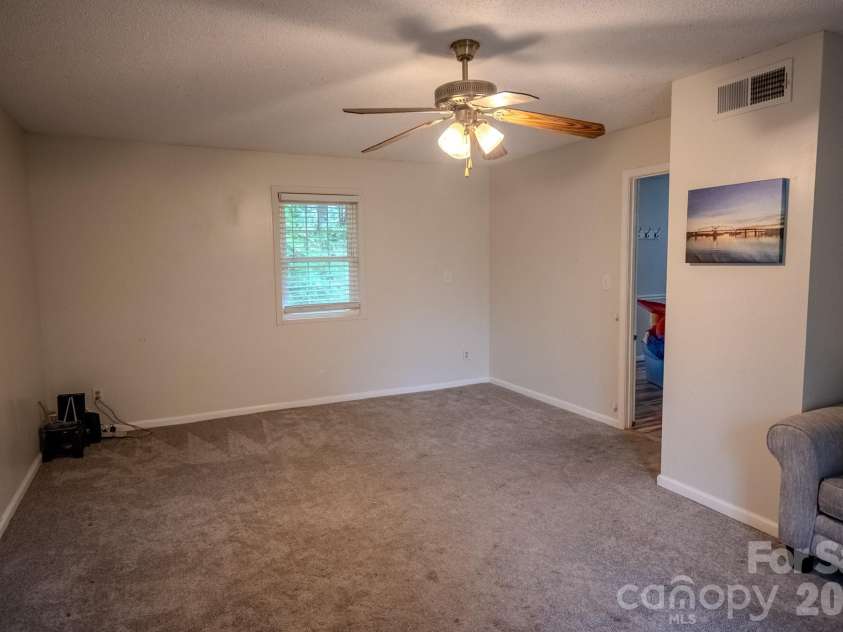 3122 Zion Church Road, Hickory, NC 28602.  MLS# CAR4392212, YatesRealty ID 29850. 