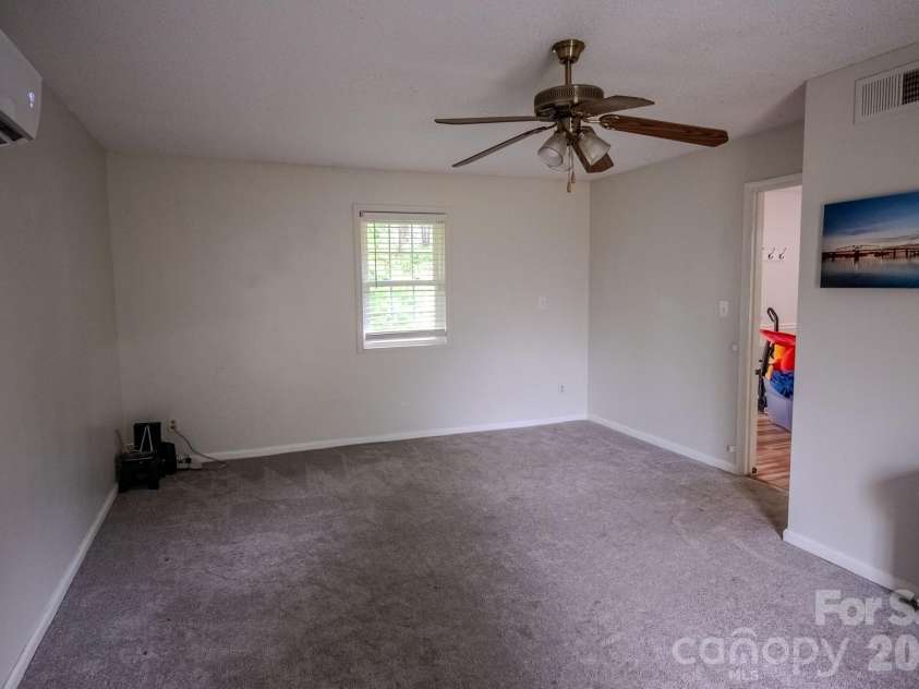 3122 Zion Church Road, Hickory, NC 28602.  MLS# CAR4392212, YatesRealty ID 29850. 