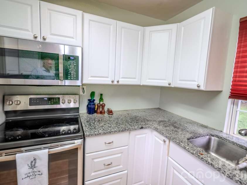 3122 Zion Church Road, Hickory, NC 28602.  MLS# CAR4392212, YatesRealty ID 29850. 