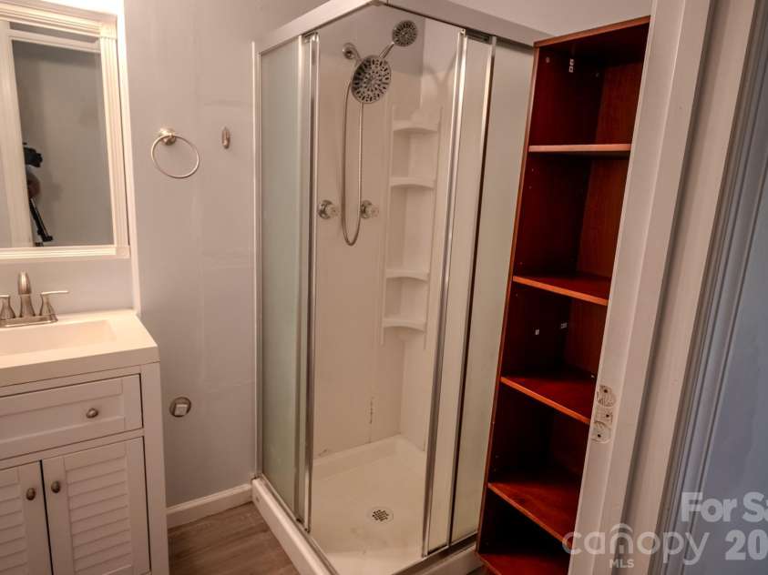 3122 Zion Church Road, Hickory, NC 28602.  MLS# CAR4392212, YatesRealty ID 29850. 