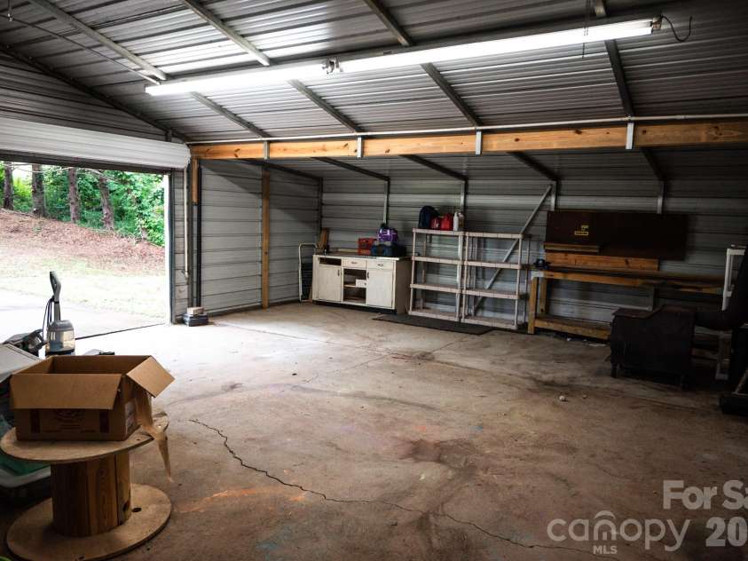 3122 Zion Church Road, Hickory, NC 28602.  MLS# CAR4392212, YatesRealty ID 29850. 