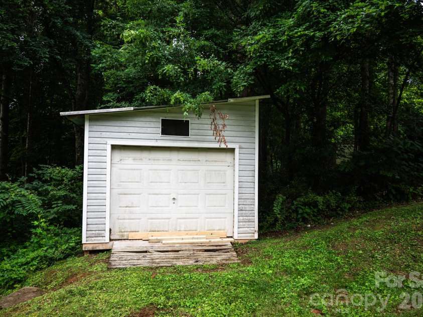 3122 Zion Church Road, Hickory, NC 28602.  MLS# CAR4392212, YatesRealty ID 29850. 