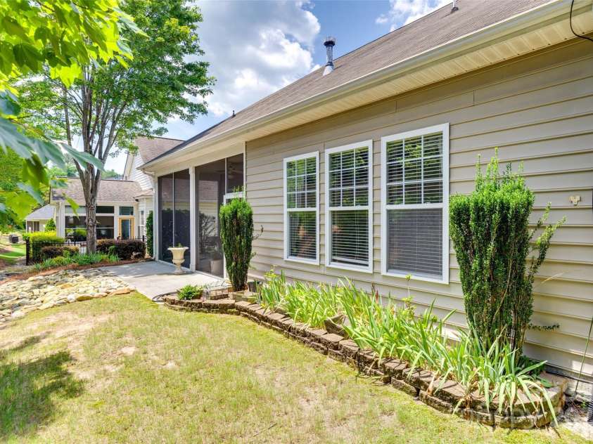 1033 Knob Creek Lane, Tega Cay, SC 29708.  MLS# CAR4249646, YatesRealty ID 29851. 