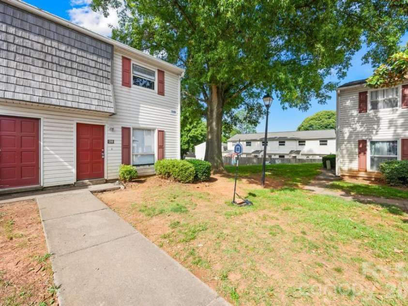 7915 Oak Meadow Court, Charlotte, NC 28210.  MLS# CAR4390774, YatesRealty ID 29851. 