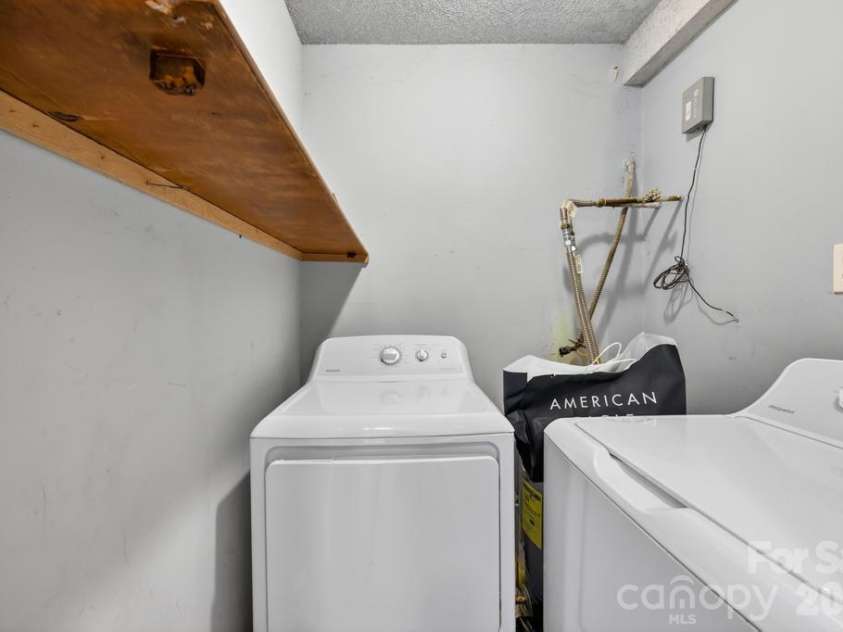 7915 Oak Meadow Court, Charlotte, NC 28210.  MLS# CAR4390774, YatesRealty ID 29851. 