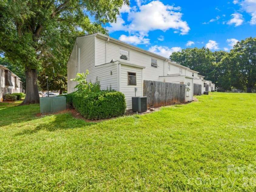 7915 Oak Meadow Court, Charlotte, NC 28210.  MLS# CAR4390774, YatesRealty ID 29851. 
