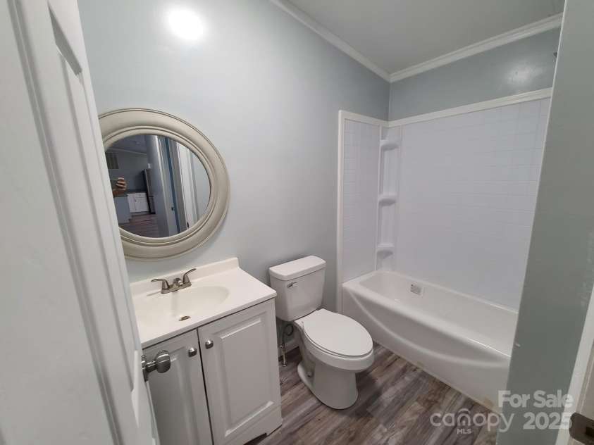 1098 Remington Drive, Conover, NC 28613.  MLS# CAR4285654, YatesRealty ID 29852. Hall Bath