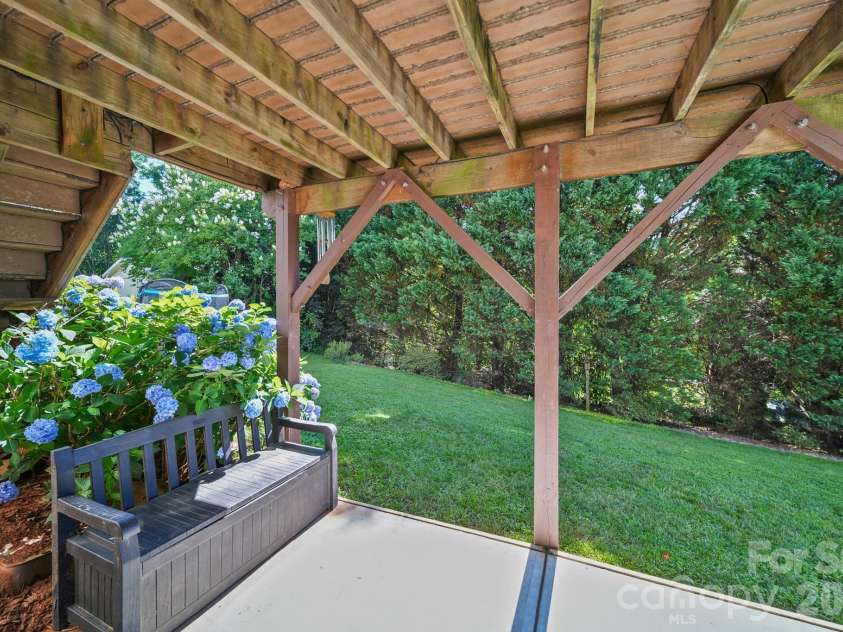 141 Riverfront Parkway, Mount Holly, NC 28120.  MLS# CAR4390841, YatesRealty ID 29853. 
