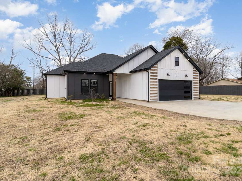 1708 Old Georgia Highway, Gaffney, SC 29341.  MLS# CAR4280695, YatesRealty ID 29853. 