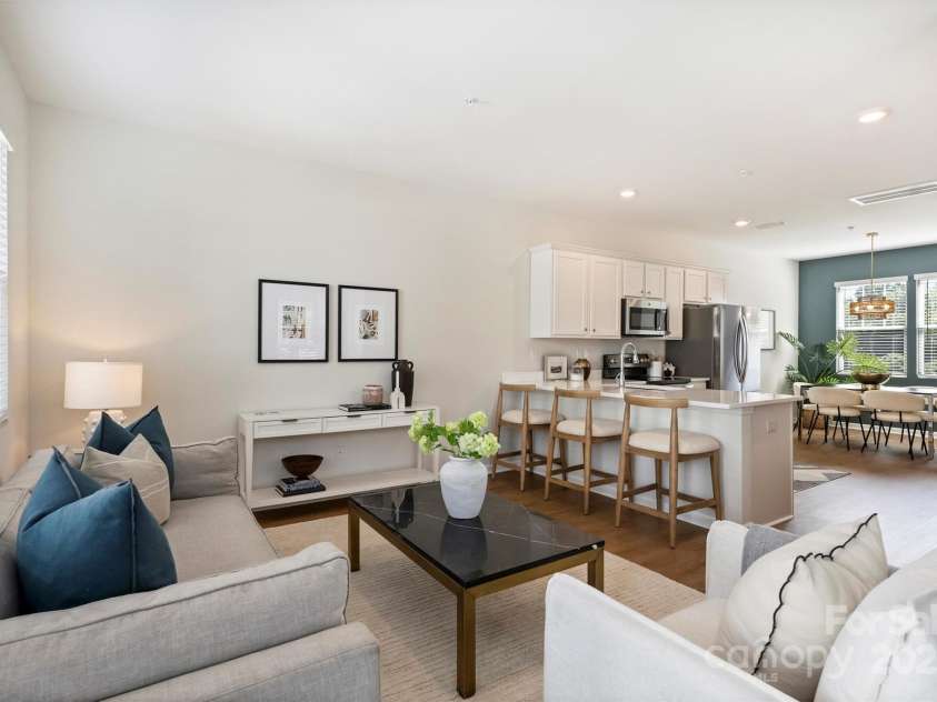 2409 Via del Conte Alley, Charlotte, NC 28205.  MLS# CAR4285187, YatesRealty ID 29854. 