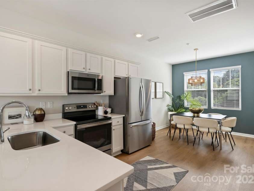 2409 Via del Conte Alley, Charlotte, NC 28205.  MLS# CAR4285187, YatesRealty ID 29854. 
