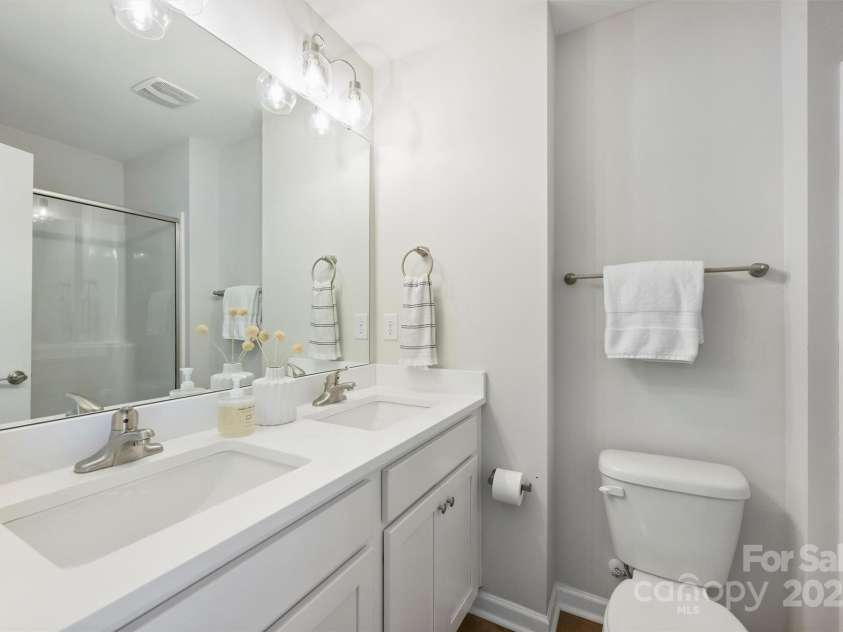 2409 Via del Conte Alley, Charlotte, NC 28205.  MLS# CAR4285187, YatesRealty ID 29854. 