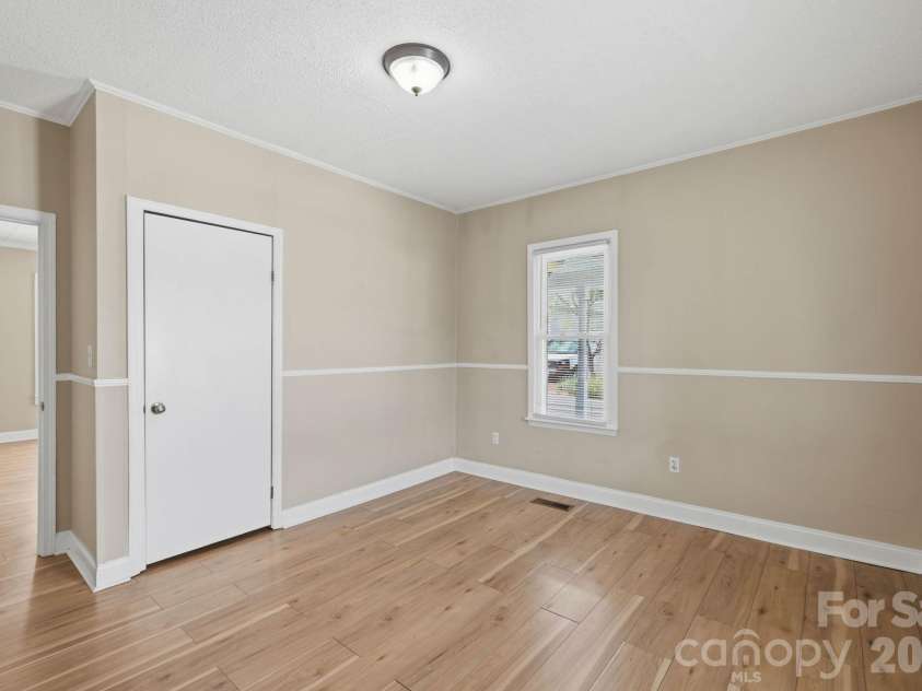 497 Washington Street, Cramerton, NC 28032.  MLS# CAR4391840, YatesRealty ID 29854. 