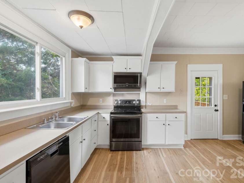 497 Washington Street, Cramerton, NC 28032.  MLS# CAR4391840, YatesRealty ID 29854. 