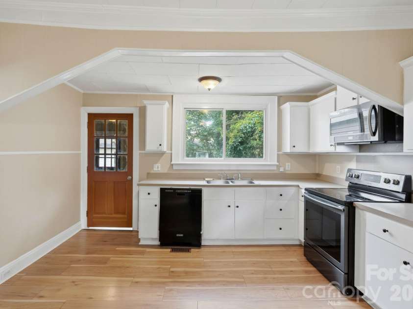 497 Washington Street, Cramerton, NC 28032.  MLS# CAR4391840, YatesRealty ID 29854. 