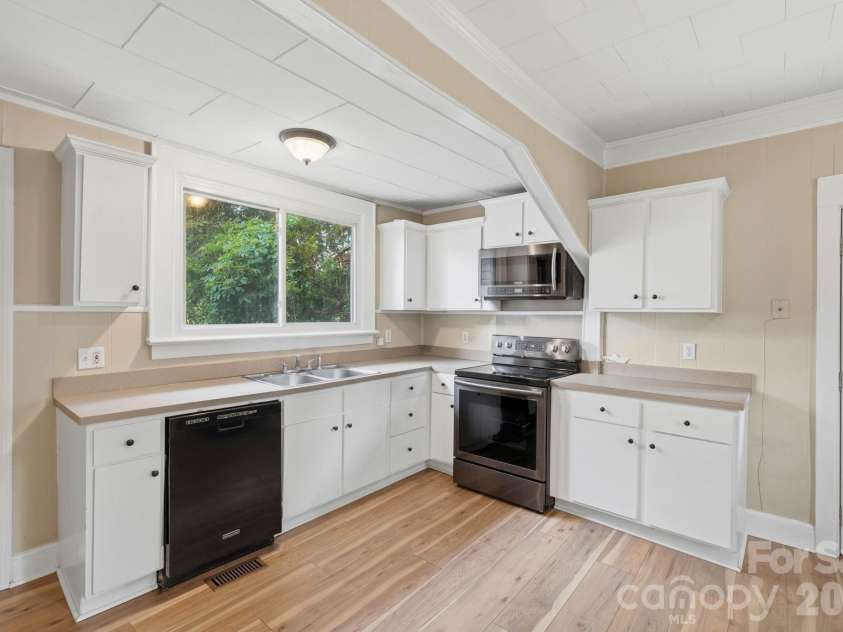 497 Washington Street, Cramerton, NC 28032.  MLS# CAR4391840, YatesRealty ID 29854. 
