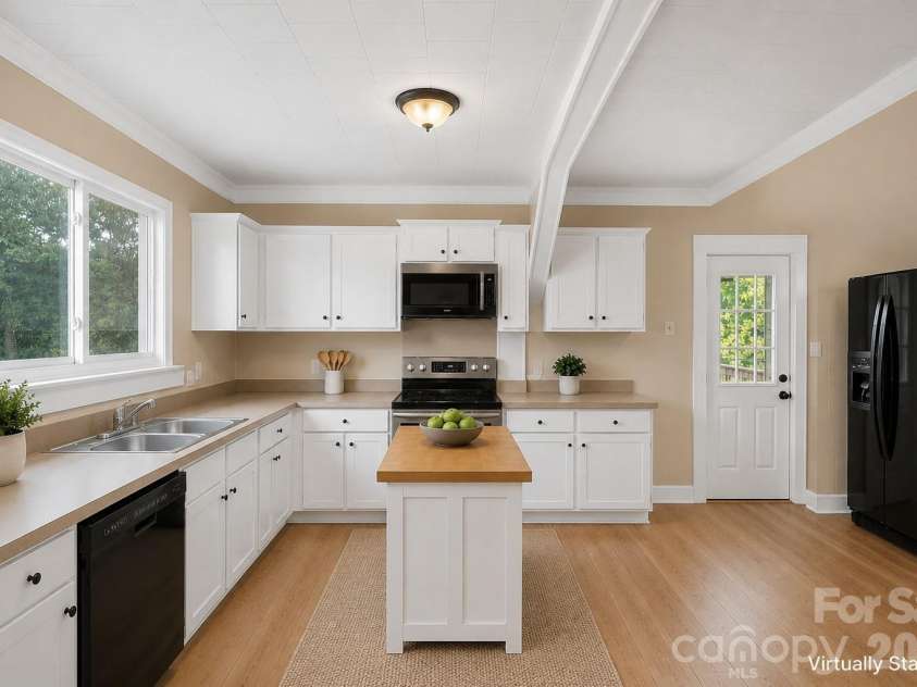 497 Washington Street, Cramerton, NC 28032.  MLS# CAR4391840, YatesRealty ID 29854. Virtually Staged