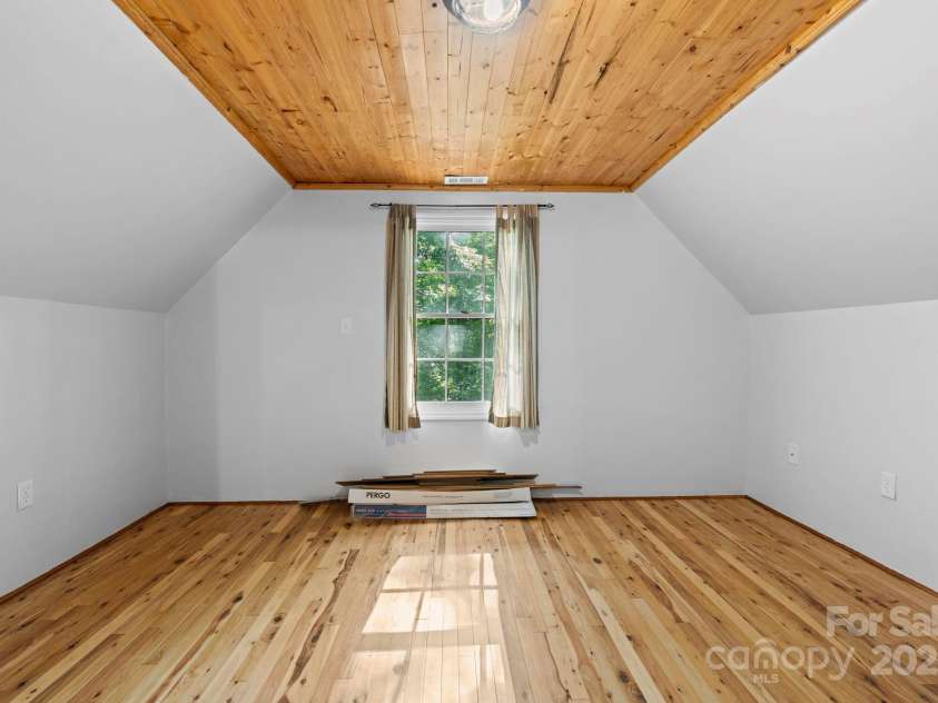 3498 Kanupp Drive, Newton, NC 28658.  MLS# CAR4283687, YatesRealty ID 29856. 