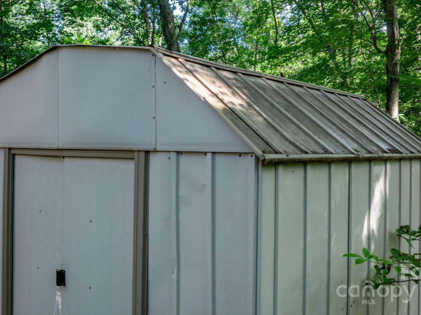 3498 Kanupp Drive, Newton, NC 28658.  MLS# CAR4283687, YatesRealty ID 29856. 