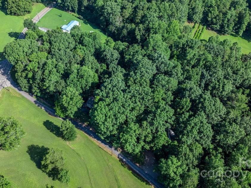 3498 Kanupp Drive, Newton, NC 28658.  MLS# CAR4283687, YatesRealty ID 29856. 