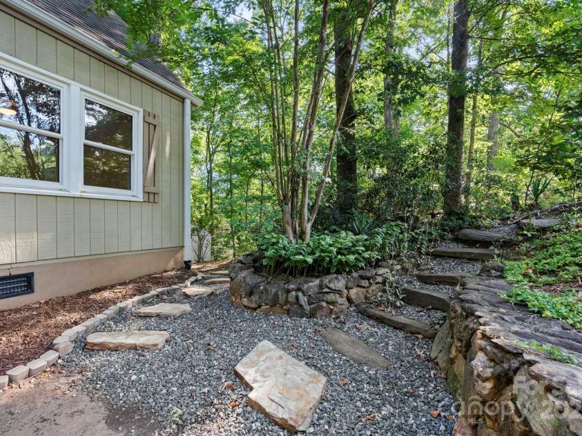 3498 Kanupp Drive, Newton, NC 28658.  MLS# CAR4283687, YatesRealty ID 29856. 