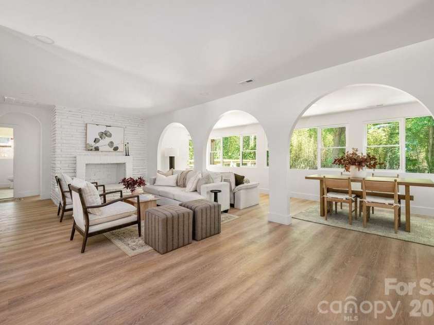 911 Woodlawn Road, Charlotte, NC 28209.  MLS# CAR4380203, YatesRealty ID 29857. 