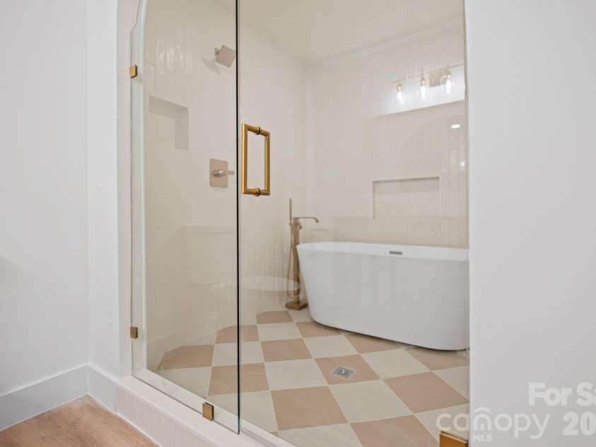911 Woodlawn Road, Charlotte, NC 28209.  MLS# CAR4380203, YatesRealty ID 29857. 