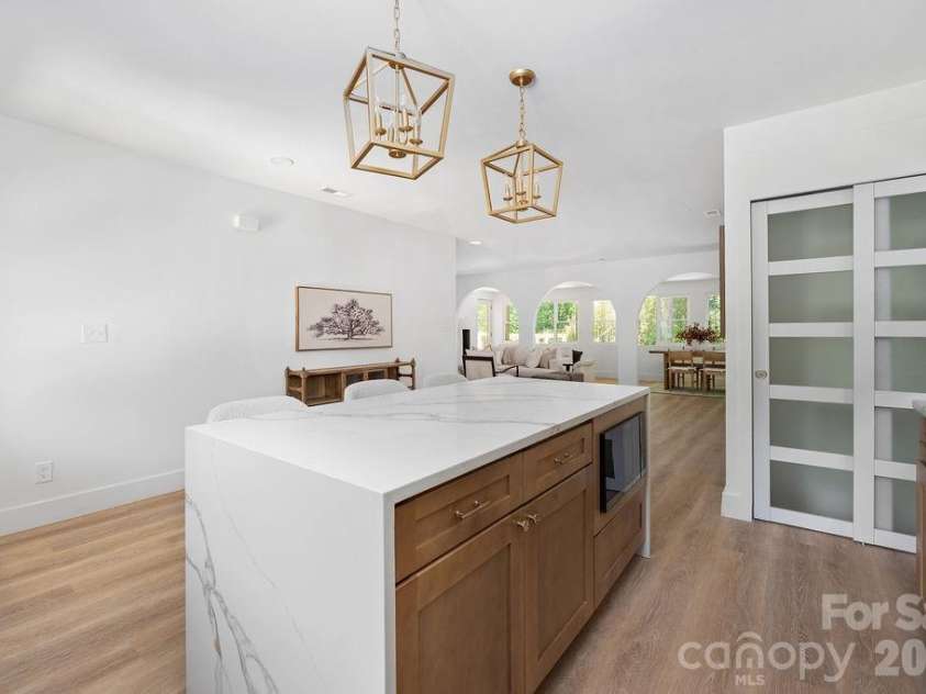 911 Woodlawn Road, Charlotte, NC 28209.  MLS# CAR4380203, YatesRealty ID 29857. 