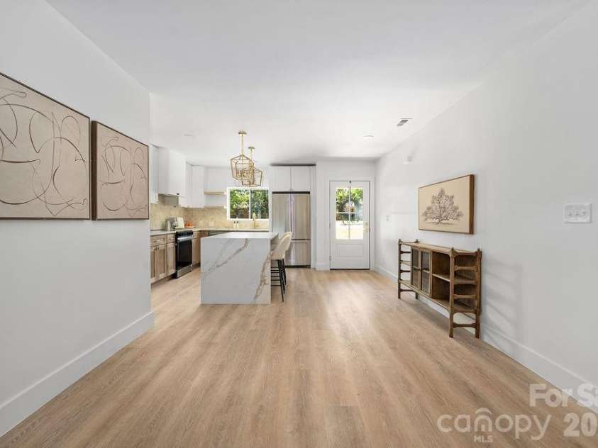 911 Woodlawn Road, Charlotte, NC 28209.  MLS# CAR4380203, YatesRealty ID 29857. 