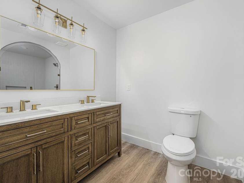 911 Woodlawn Road, Charlotte, NC 28209.  MLS# CAR4380203, YatesRealty ID 29857. 