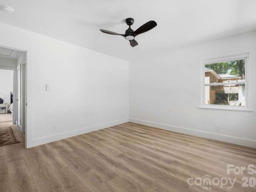911 Woodlawn Road, Charlotte, NC 28209.  MLS# CAR4380203, YatesRealty ID 29857. 
