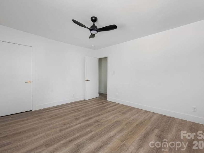 911 Woodlawn Road, Charlotte, NC 28209.  MLS# CAR4380203, YatesRealty ID 29857. 