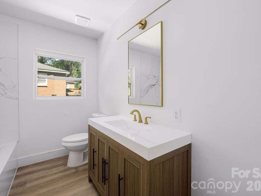 911 Woodlawn Road, Charlotte, NC 28209.  MLS# CAR4380203, YatesRealty ID 29857. 