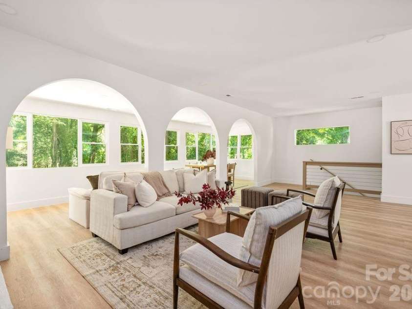 911 Woodlawn Road, Charlotte, NC 28209.  MLS# CAR4380203, YatesRealty ID 29857. 