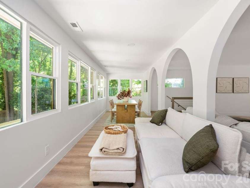 911 Woodlawn Road, Charlotte, NC 28209.  MLS# CAR4380203, YatesRealty ID 29857. 